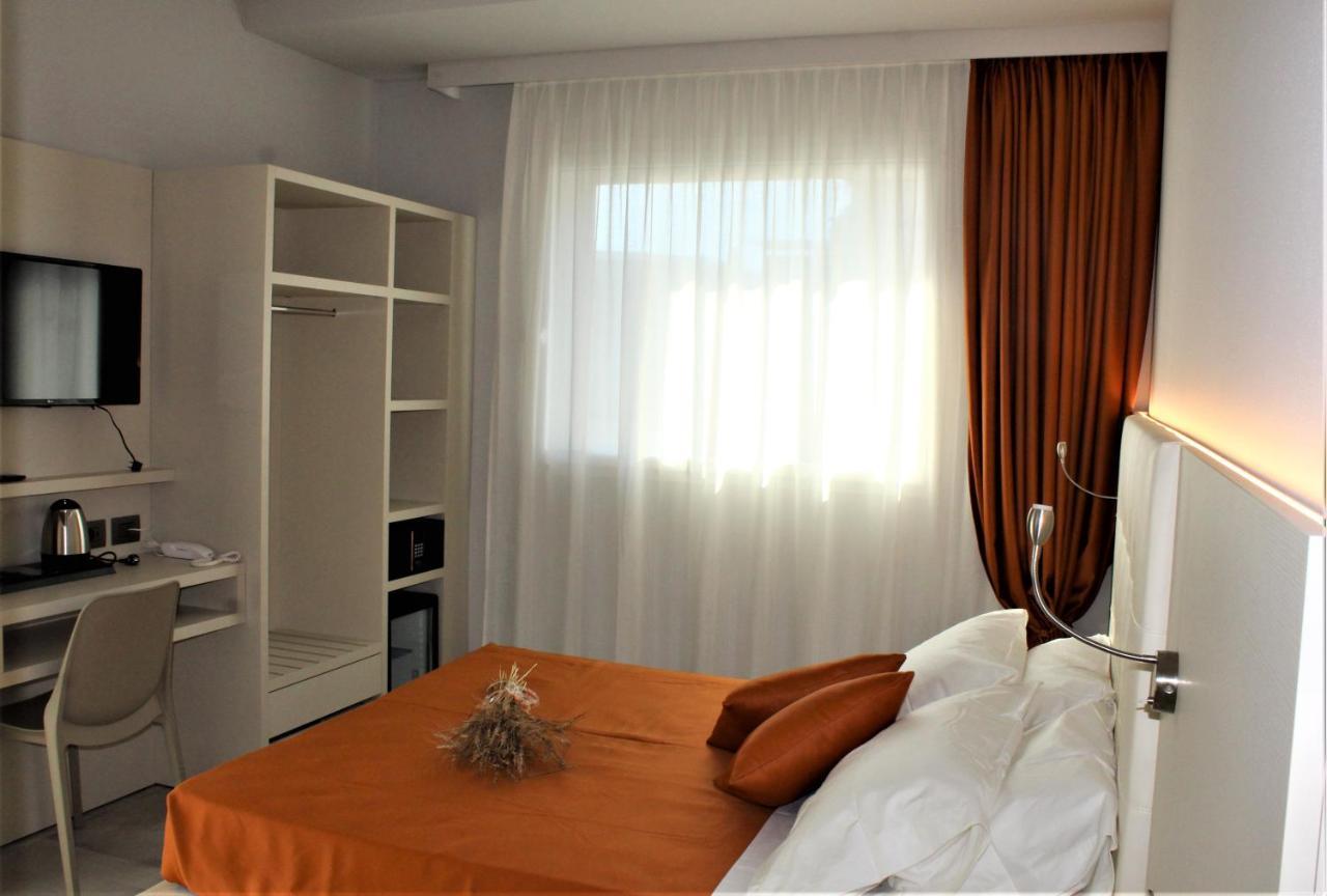B&B Primrose Residence Hotel Ріміні Екстер'єр фото