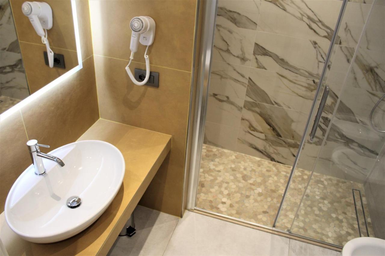B&B Primrose Residence Hotel Ріміні Екстер'єр фото
