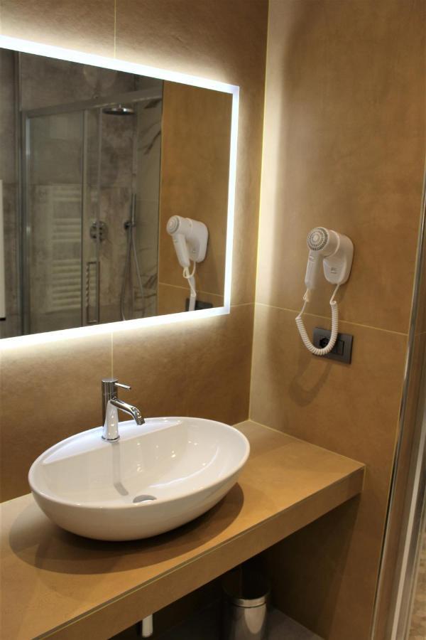 B&B Primrose Residence Hotel Ріміні Екстер'єр фото