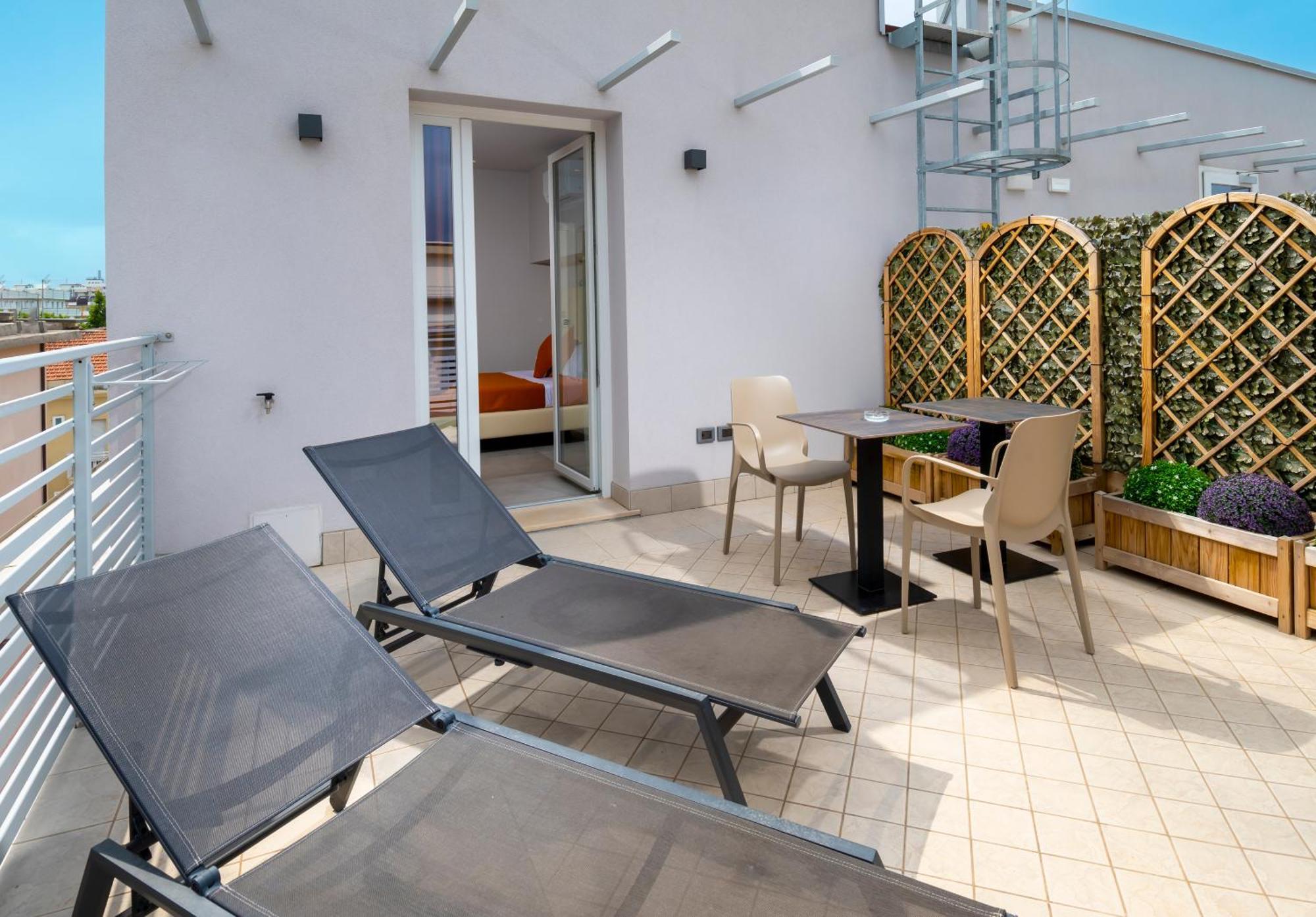 B&B Primrose Residence Hotel Ріміні Екстер'єр фото